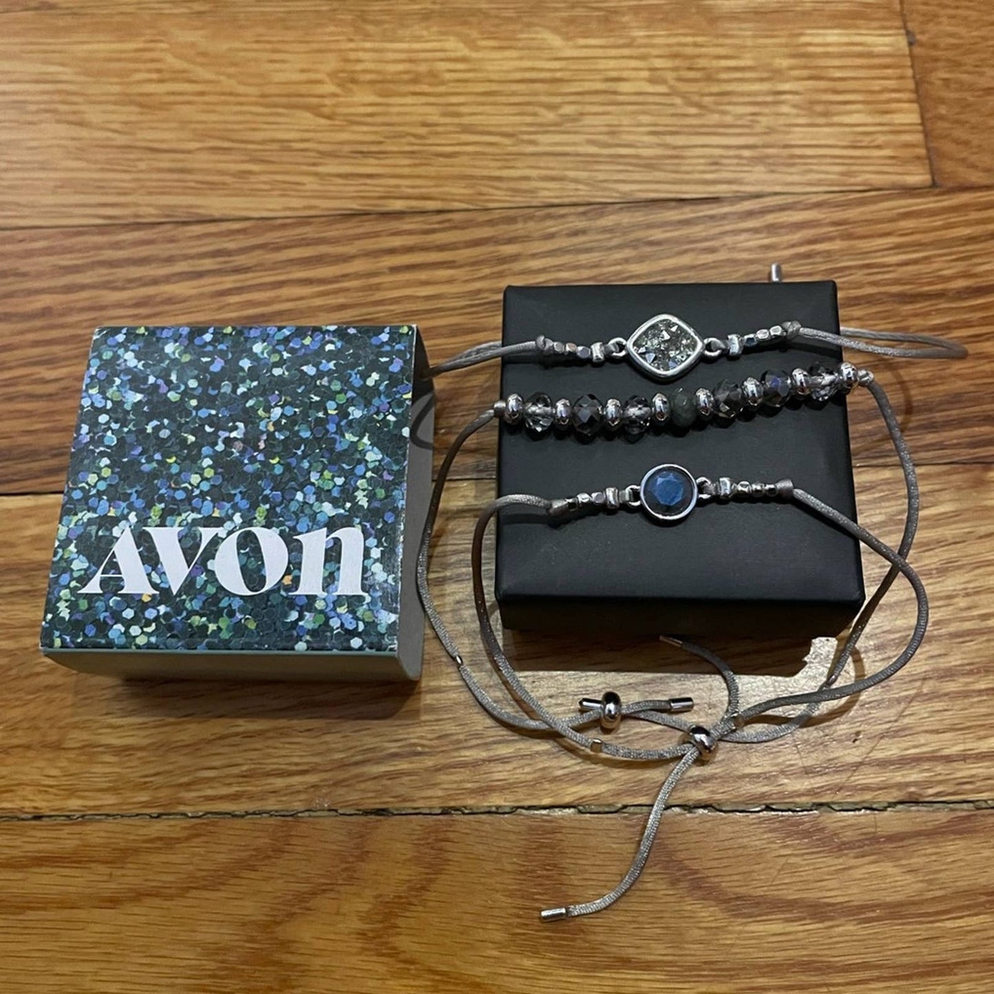 Avon 3PC Bracelet Gift Set Grey