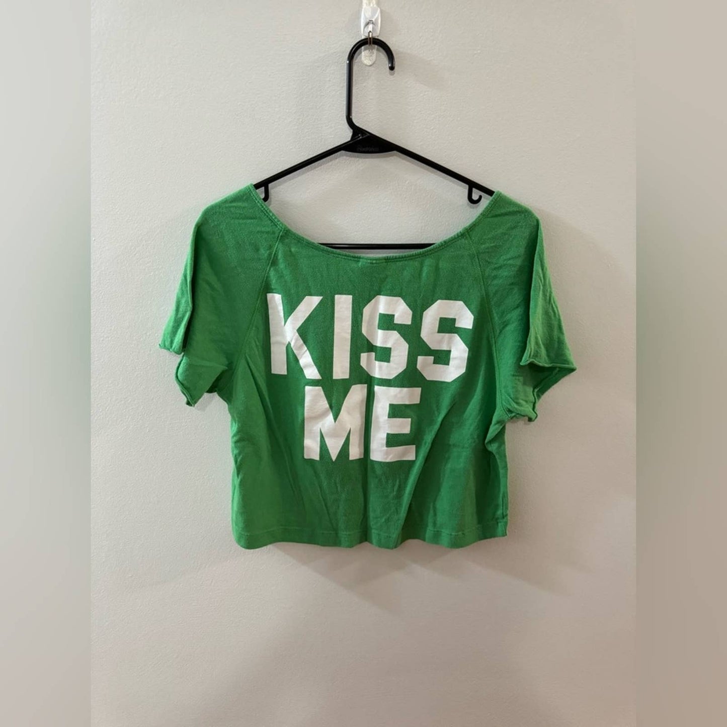 SM PINK Green Sequin Kiss Me Clover Crop Top