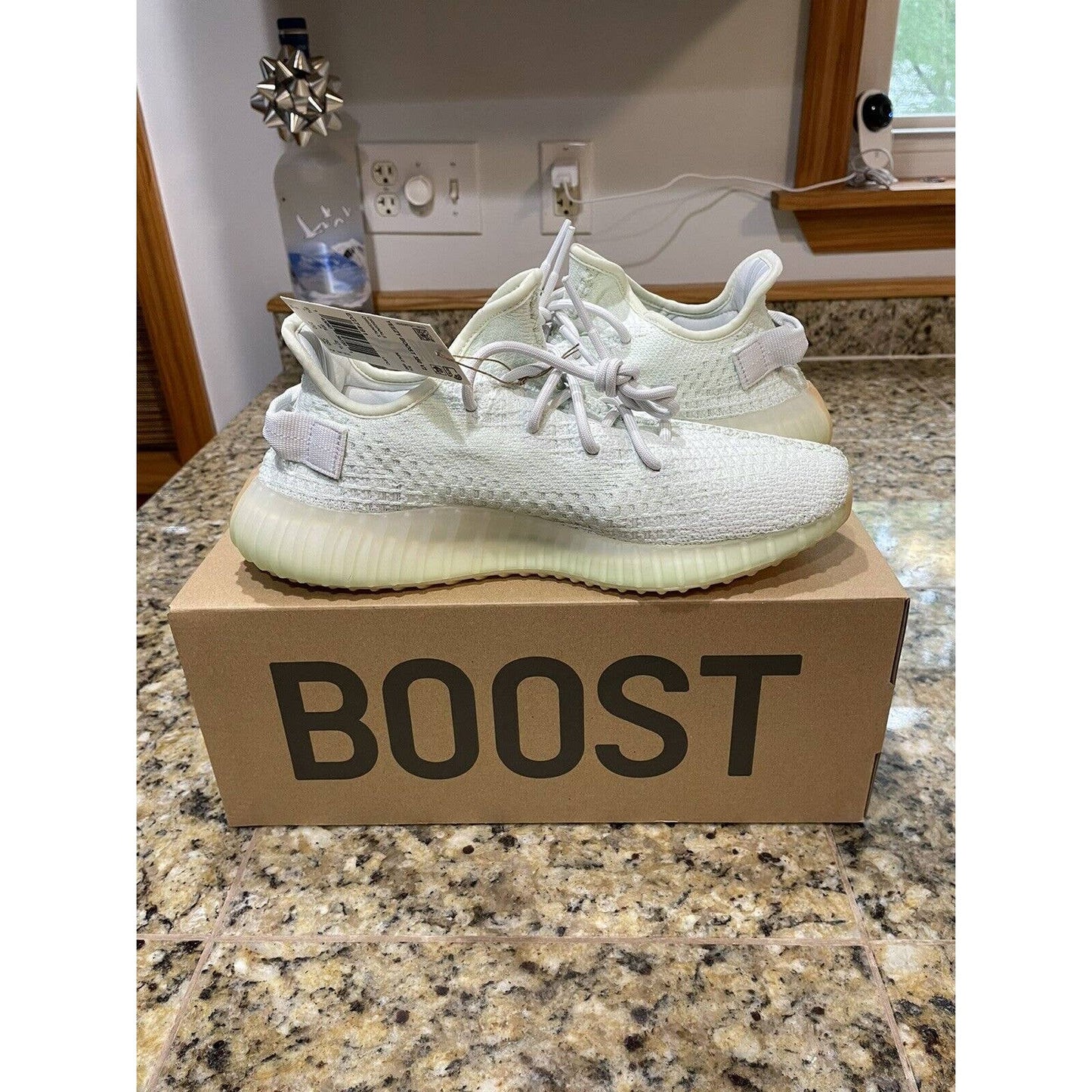 DS Adidas Yeezy 350 v2 Hyperspace Men’s Size 9 *SHIPS FAST*
