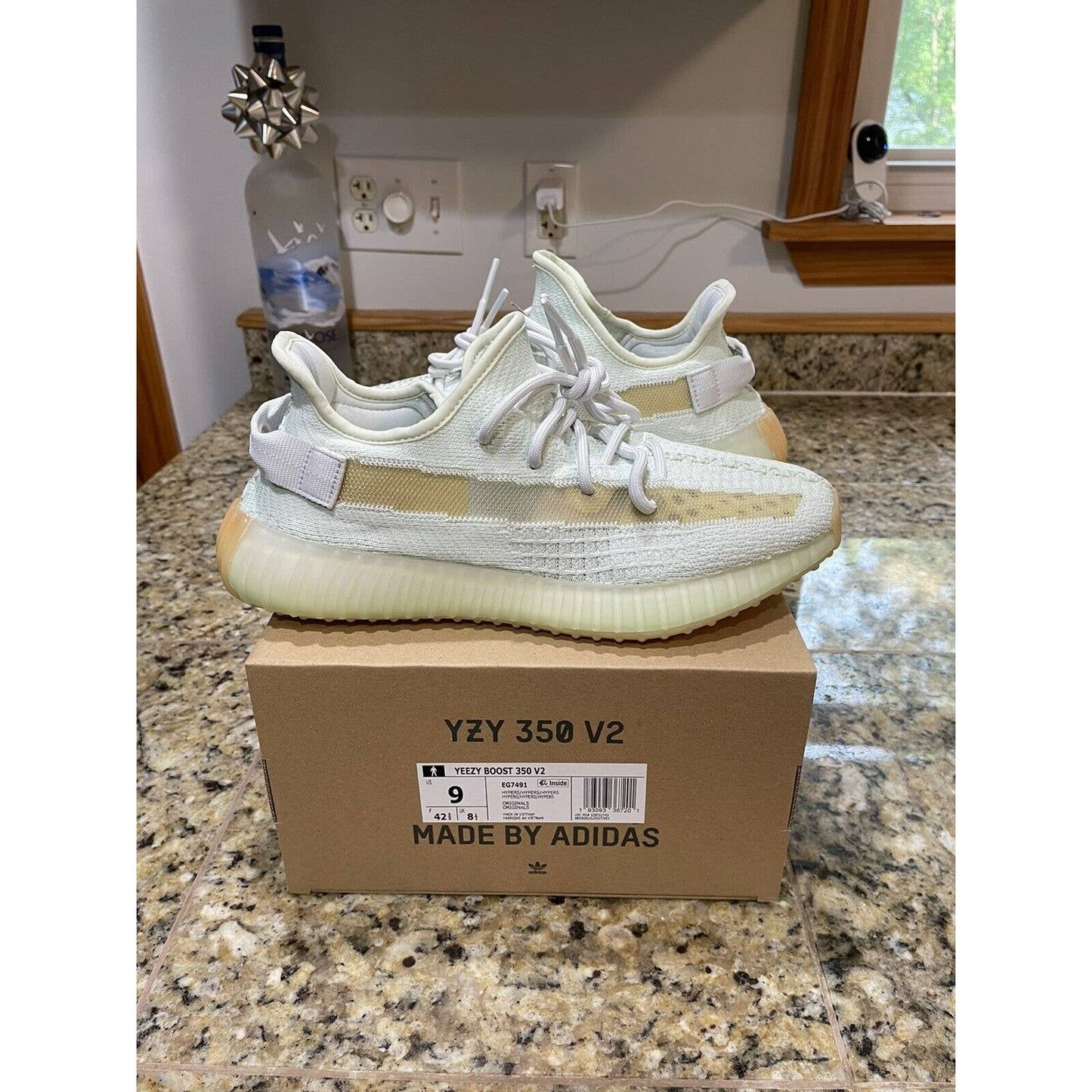 DS Adidas Yeezy 350 v2 Hyperspace Men’s Size 9 *SHIPS FAST*