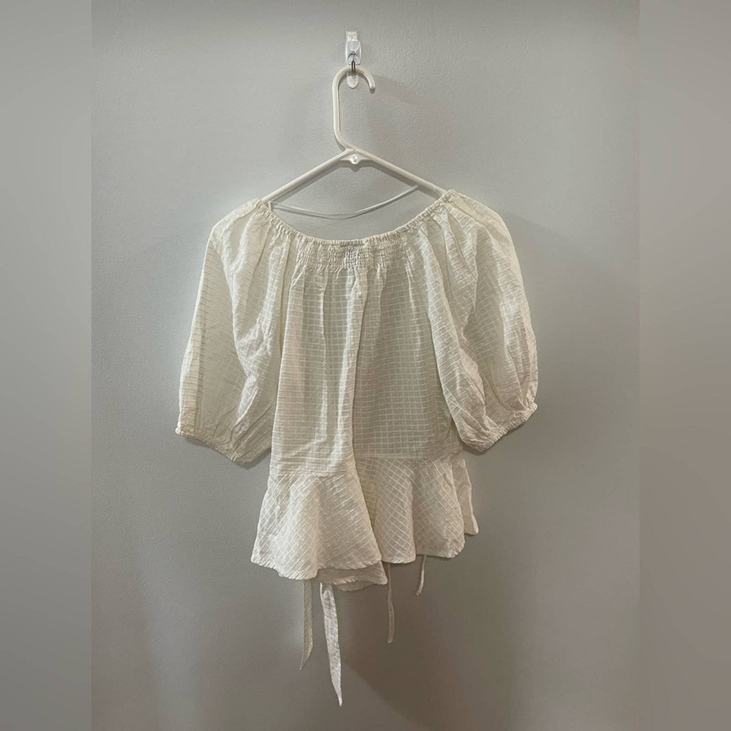 MD Universal Thread Goods Company Off-white Blouse